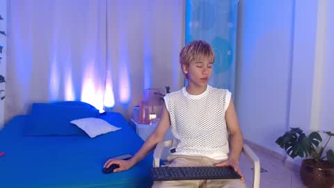 Tommy Foxboy online show from 01/04/25, 01:10