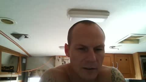 Snapshot of tommygunsfit chatting on 11/20/25, 08:08 tommygunsfit online show from 11/20/25, 08:08