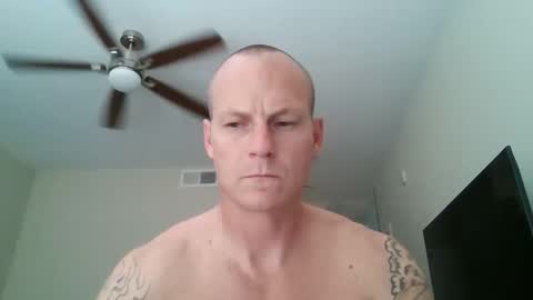 Snapshot of tommygunsfit chatting on 04/20/26, 09:16 tommygunsfit online show from 04/20/26, 09:16