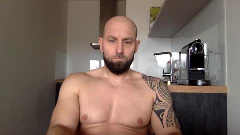 Snapshot of tommyx01 chatting on 12/22/24, 11:11 Thomas Fit online show from 12/22/24, 11:11