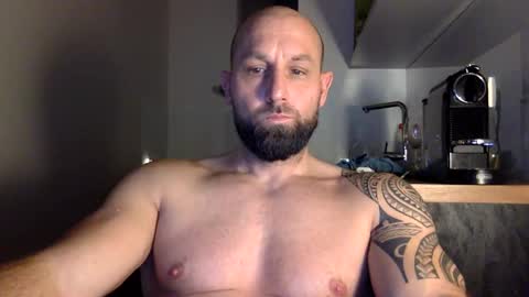 Snapshot of tommyx01 chatting on 12/22/24, 05:32 Thomas Fit online show from 12/22/24, 05:32