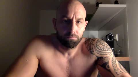 Snapshot of tommyx01 chatting on 12/31/24, 05:07 Thomas Fit online show from 12/31/24, 05:07