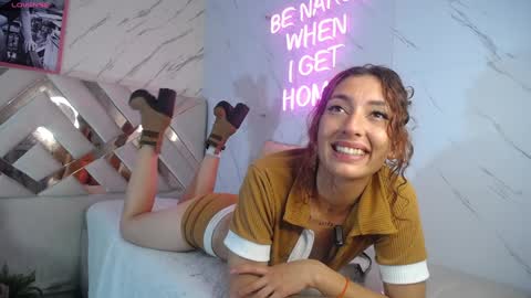 Snapshot of tomoe_b chatting on 12/31/24, 06:27 leyla online show from 12/31/24, 06:27