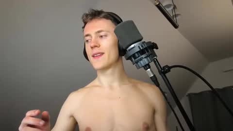 Snapshot of tomtimon11 chatting on 11/02/25, 04:20 tomtimon11 online show from 11/02/25, 04:20