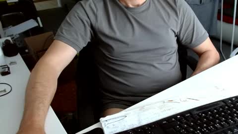 Snapshot of tomtom02029 chatting on 04/28/26, 09:47 Tom online show from 04/28/26, 09:47