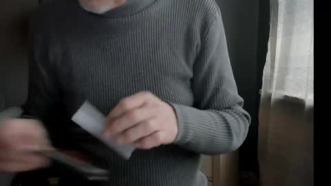 Snapshot of tomtotal chatting on 12/27/24, 03:04 Tom online show from 12/27/24, 03:04