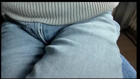 Snapshot of tomtotal chatting on 10/13/25, 02:28 Tom online show from 10/13/25, 02:28