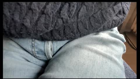 Snapshot of tomtotal chatting on 10/30/25, 03:13 Tom online show from 10/30/25, 03:13