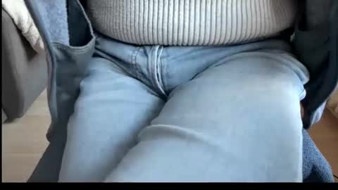 Snapshot of tomtotal chatting on 03/27/26, 02:06 Tom online show from 03/27/26, 02:06