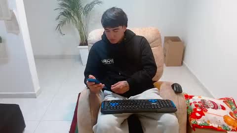 Snapshot of tomy337271 chatting on 12/17/25, 12:55 tomy337271 online show from 12/17/25, 12:55