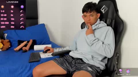 Snapshot of tonny_twink_ chatting on 02/01/26, 10:41 Tonny online show from 02/01/26, 10:41