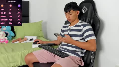 Snapshot of tonny_twink_ chatting on 03/13/26, 10:55 Tonny online show from 03/13/26, 10:55