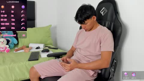 Snapshot of tonny_twink_ chatting on 03/14/26, 01:44 Tonny online show from 03/14/26, 01:44