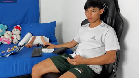 Snapshot of tonny_twink_ chatting on 04/21/26, 12:34 Tonny online show from 04/21/26, 12:34