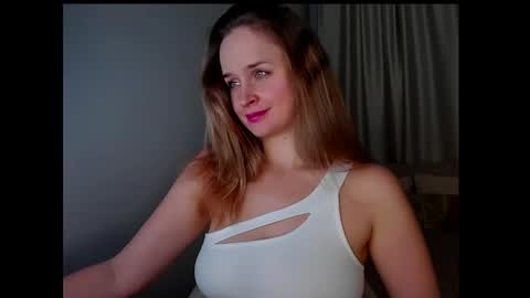 Snapshot of tony_and_alice chatting on 12/18/24, 08:47 Tony and Alice online show from 12/18/24, 08:47