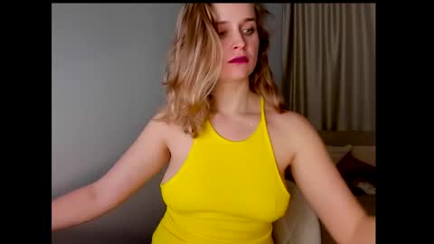 Snapshot of tony_and_alice chatting on 01/02/25, 10:33 Tony and Alice online show from 01/02/25, 10:33