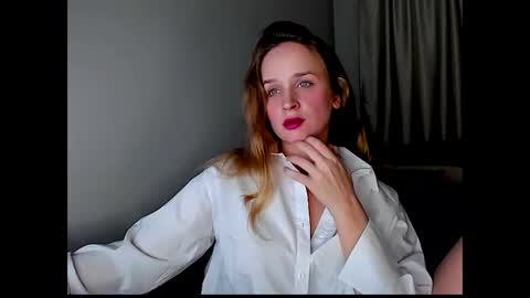 Snapshot of tony_and_alice chatting on 12/21/25, 08:05 Tony and Alice online show from 12/21/25, 08:05