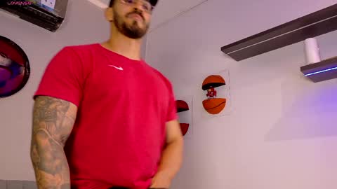 Snapshot of tony_muscle1 chatting on 05/14/26, 08:26 tony muscle1 online show from 05/14/26, 08:26