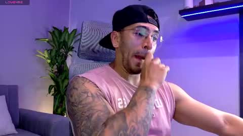 Snapshot of tony_muscle1 chatting on 06/25/26, 06:56 tony muscle1 online show from 06/25/26, 06:56