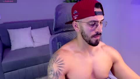 Snapshot of tony_muscle1 chatting on 07/25/26, 10:46 tony muscle1 online show from 07/25/26, 10:46