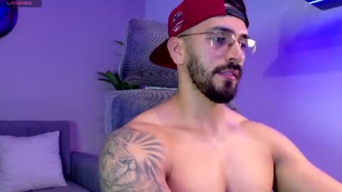 Snapshot of tony_muscle1 chatting on 07/29/26, 07:01 tony muscle1 online show from 07/29/26, 07:01