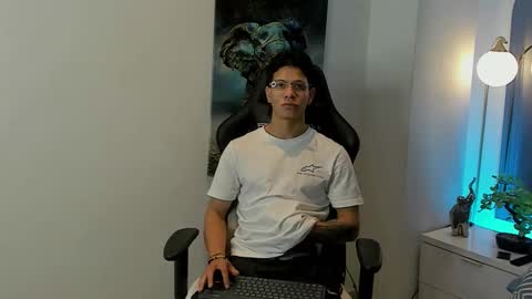 Snapshot of tony_petrov chatting on 01/09/26, 04:04 tony_petrov online show from 01/09/26, 04:04