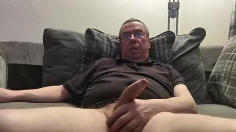 Snapshot of tonyhandjob chatting on 12/21/24, 10:28 tonyhandjob online show from 12/21/24, 10:28