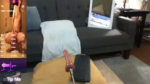 Snapshot of tonyluv3000 chatting on 09/26/25, 02:32 Tony Luv Fuck Machine online show from 09/26/25, 02:32