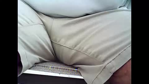 Snapshot of tonymcfly99 chatting on 02/20/25, 06:57 tonymcfly99 online show from 02/20/25, 06:57