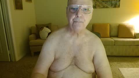 Snapshot of tonysview12000 chatting on 03/03/26, 01:23 tonysview12000 online show from 03/03/26, 01:23
