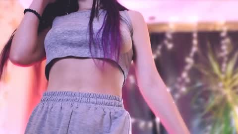 Snapshot of too_beautiful chatting on 01/11/25, 10:18 Elizabeth online show from 01/11/25, 10:18