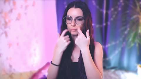 Snapshot of too_beautiful chatting on 01/13/25, 08:04 Elizabeth online show from 01/13/25, 08:04