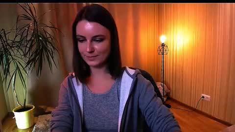 Snapshot of too_beautiful chatting on 10/04/25, 03:32 Elizabeth online show from 10/04/25, 03:32