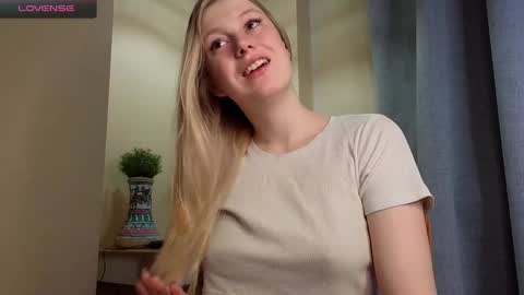 Snapshot of too_cute_blonde_girl chatting on 02/04/25, 03:11 Hey hey Im Megan Pvt open. Im very glad to see you here online show from 02/04/25, 03:11