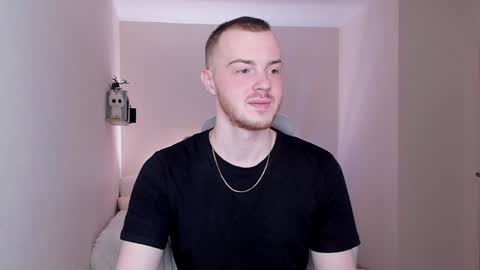 Snapshot of toohornyserj chatting on 12/25/24, 01:31 toohornyserj online show from 12/25/24, 01:31