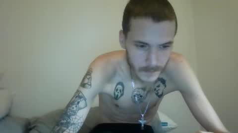 Snapshot of tootall803 chatting on 10/13/25, 04:18 TooTall803 online show from 10/13/25, 04:18