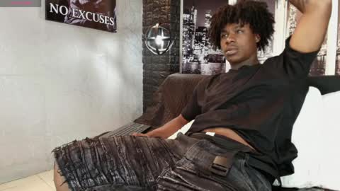 Snapshot of toower_ chatting on 04/06/26, 03:37 T O W E R online show from 04/06/26, 03:37
