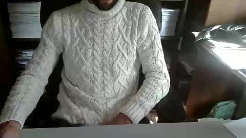 Snapshot of topg84 chatting on 10/29/25, 01:02 Topg84 online show from 10/29/25, 01:02