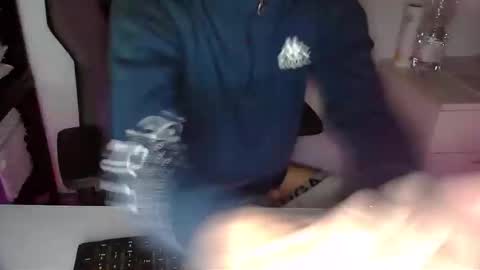 Snapshot of topg84 chatting on 11/23/25, 06:19 Topg84 online show from 11/23/25, 06:19