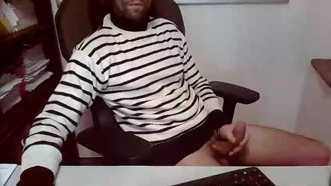 Snapshot of topg84 chatting on 11/25/25, 05:13 Topg84 online show from 11/25/25, 05:13