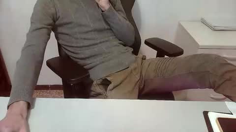 Snapshot of topg84 chatting on 12/14/25, 06:01 Topg84 online show from 12/14/25, 06:01