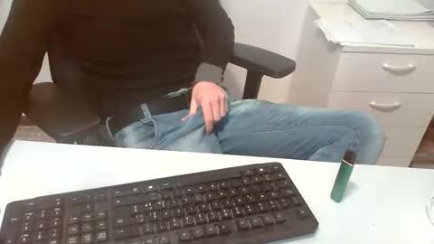 Snapshot of topg84 chatting on 12/19/25, 06:37 Topg84 online show from 12/19/25, 06:37