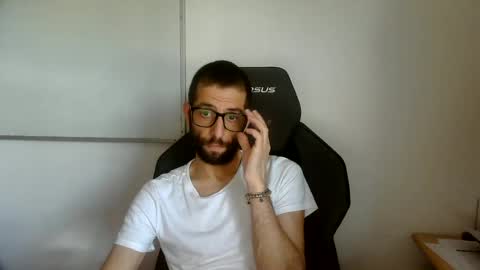Snapshot of topg84 chatting on 06/19/26, 03:49 Topg84 online show from 06/19/26, 03:49