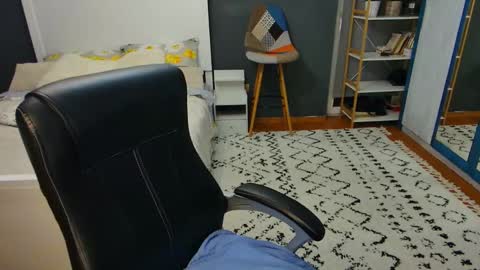 Snapshot of toplegs chatting on 02/06/26, 10:02 Anda online show from 02/06/26, 10:02