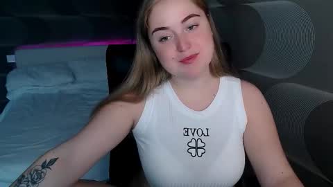 Snapshot of tori_blond chatting on 10/07/25, 06:21 tori_blond online show from 10/07/25, 06:21