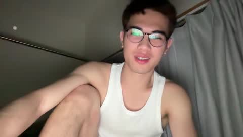 Snapshot of toshikaro0 chatting on 01/26/25, 04:30 Karo online show from 01/26/25, 04:30