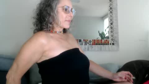 Snapshot of totypink chatting on 06/17/26, 03:46 TotyPink online show from 06/17/26, 03:46