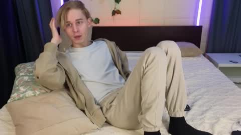 Snapshot of toxicpassion chatting on 12/02/25, 01:05 Max online show from 12/02/25, 01:05