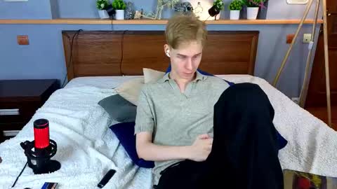 Snapshot of toxicpassion chatting on 02/21/26, 11:00 Max online show from 02/21/26, 11:00