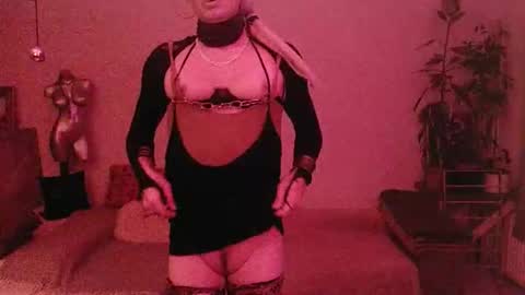 Snapshot of toyboybitchslut chatting on 01/15/26, 03:22 Patrizia online show from 01/15/26, 03:22